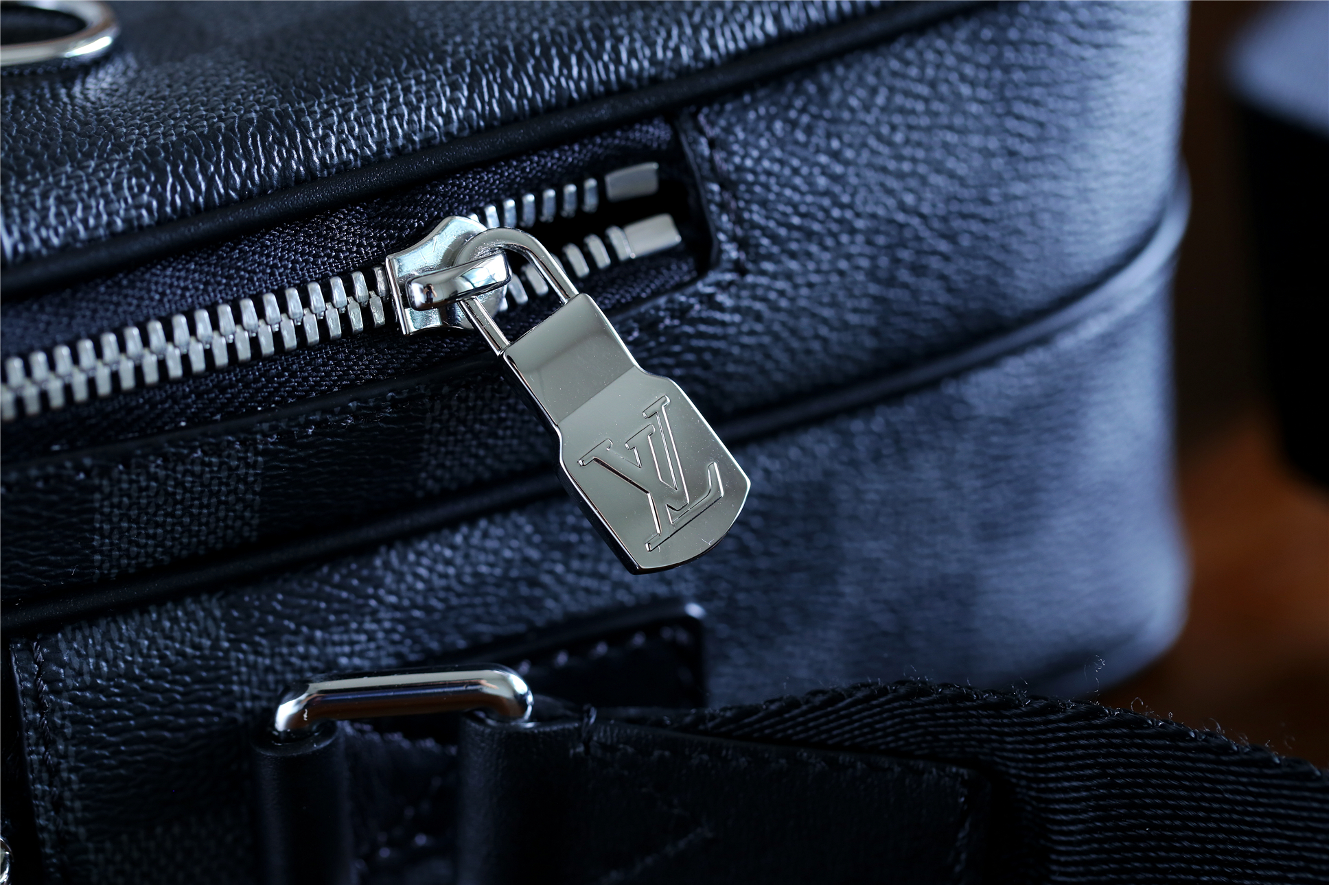 L0vis Vvtt0n Trocadero Messenger NM PM Damier Graphite For Men, Men’s Bags, Shoulder And Crossbody Bags 11.4in/29cm LV