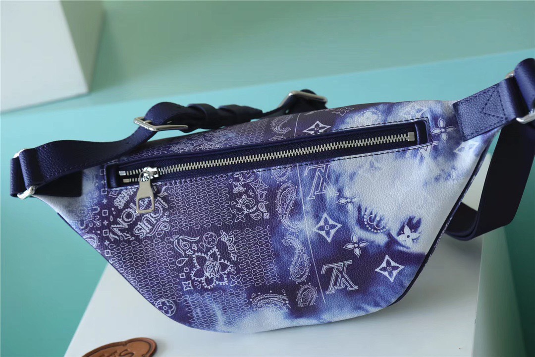 L0vis Vvtt0n Discovery Bumbag PM Monogram Blue For Men, Men’s Bags, Shoulder And Crossbody Bags 17.3in/44cm LV M20587