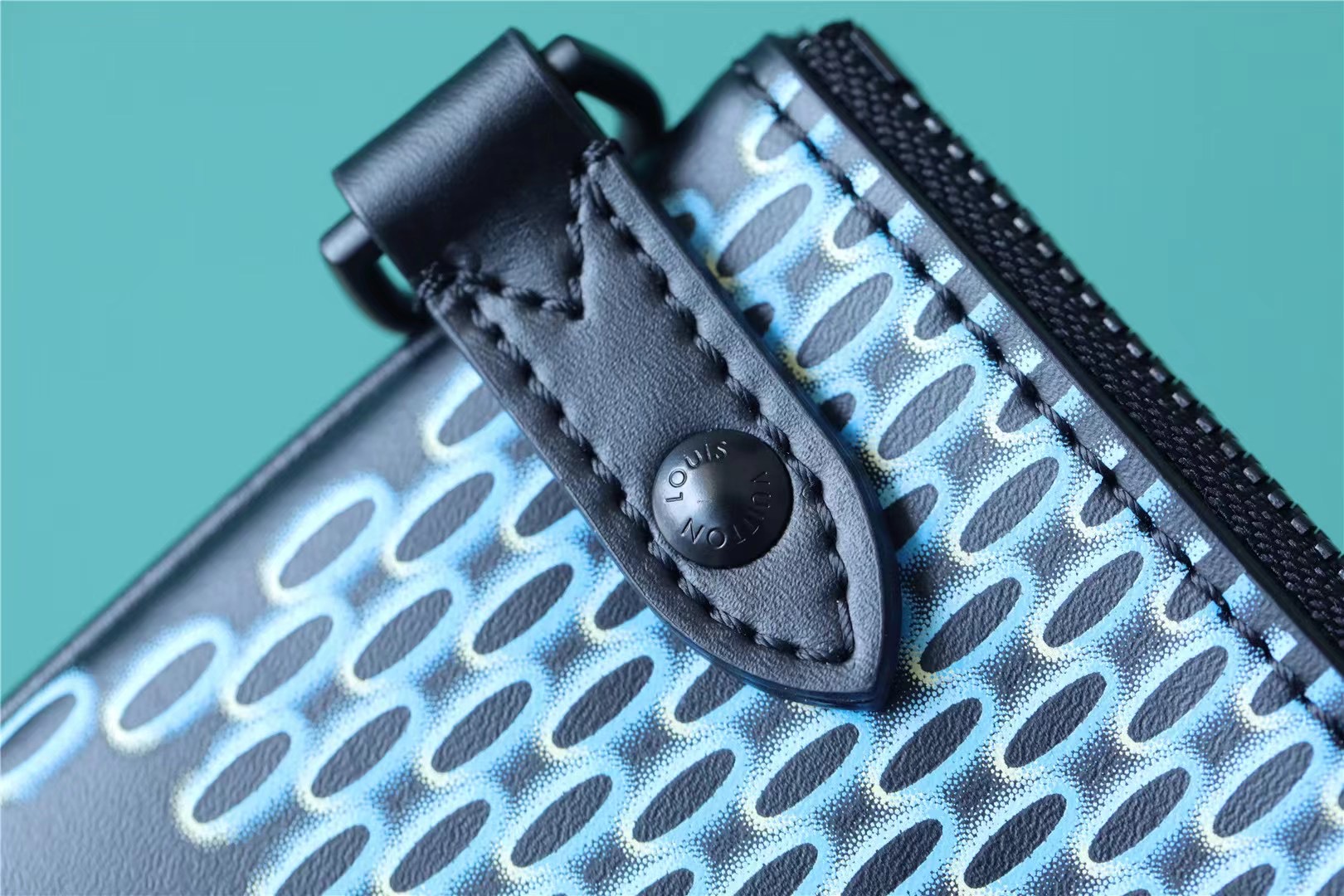 L0vis Vvtt0n Trio Messenger Damier Spray Blue For Men, Men’s Bags, Shoulder And Crossbody Bags 9.5in/25cm LV