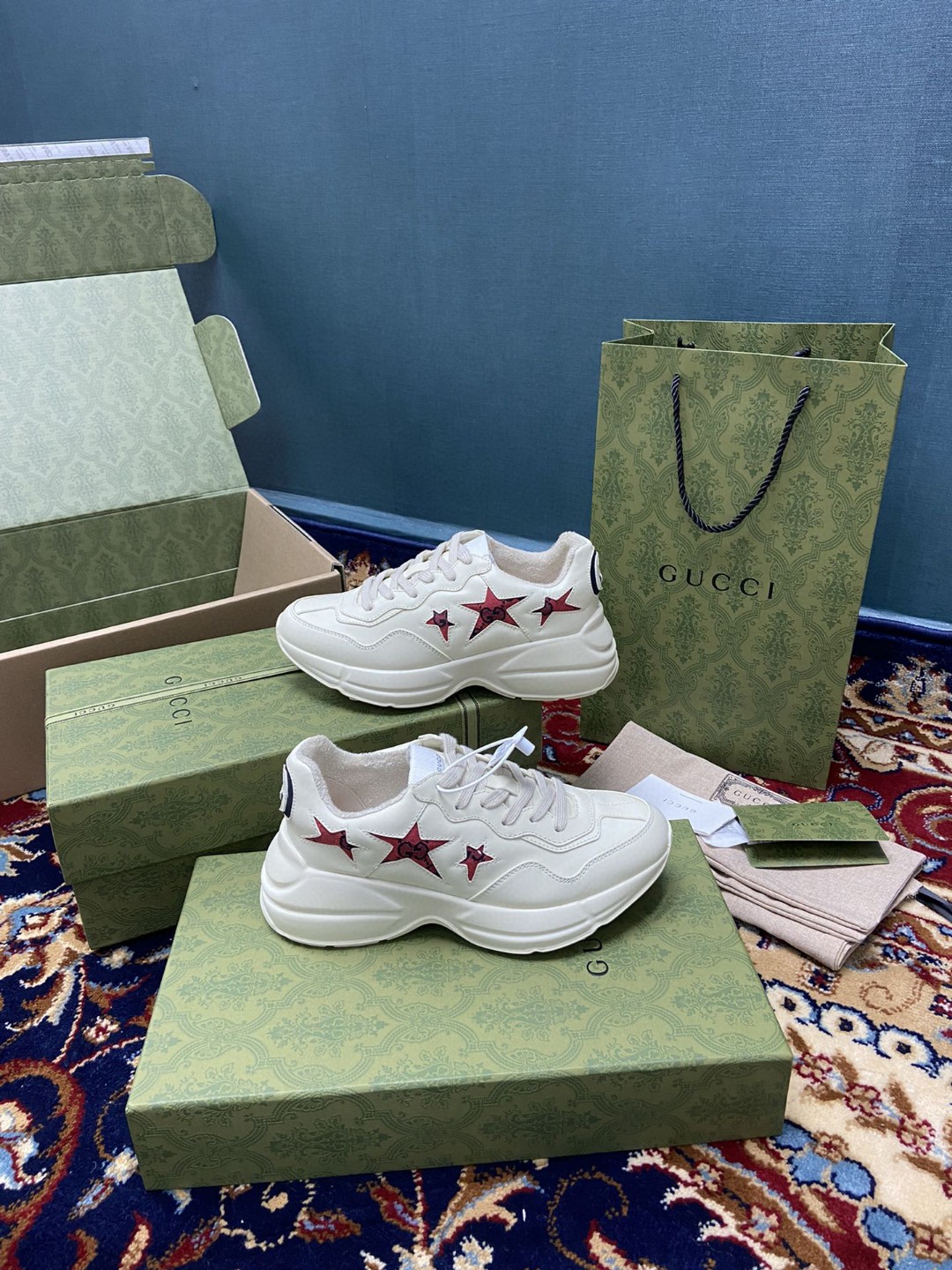 Gvc*1 Rhyton Sneaker With Red Stars White Ivory For Men 664961 2SHC0 9560