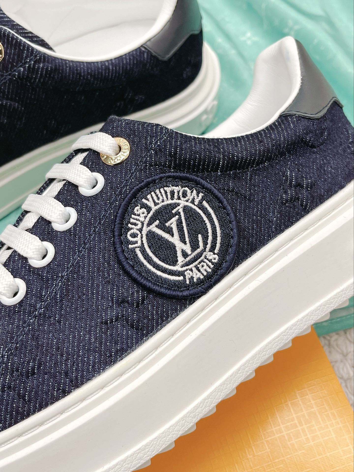 L0vis Vvtt0n Women’s Time Out Sneaker Blue For Women LV 1AADMG