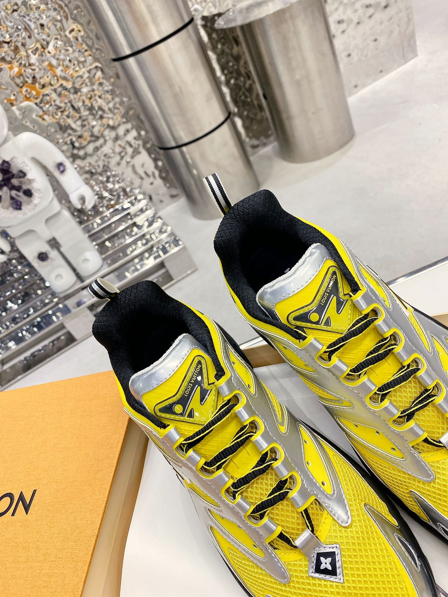 L0vis Vvtt0n Men’s LV Runner Tatic Sneaker Yellow For Men LV