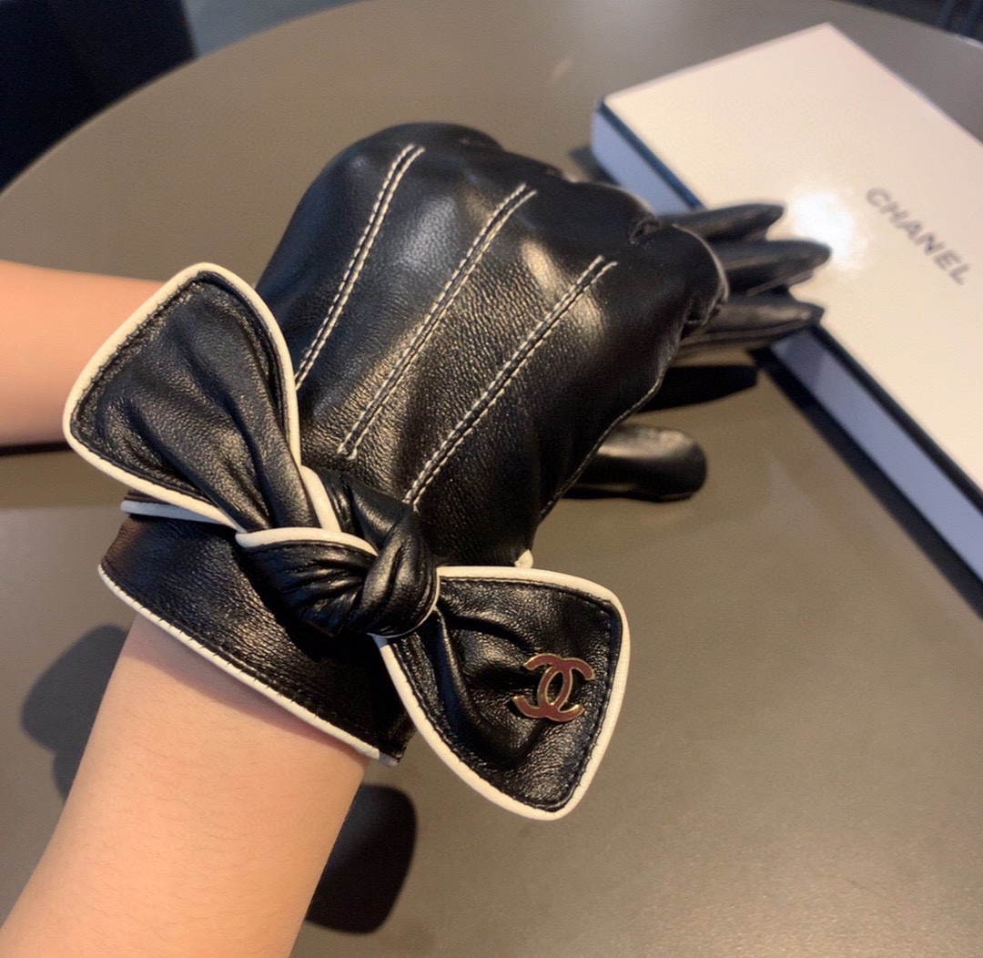 Ch**el Gloves In Black