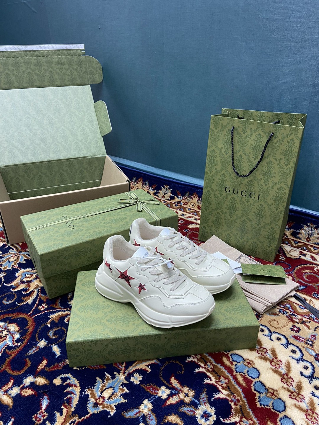 Gvc*1 Rhyton Sneaker With Red Stars White Ivory For Men 664961 2SHC0 9560