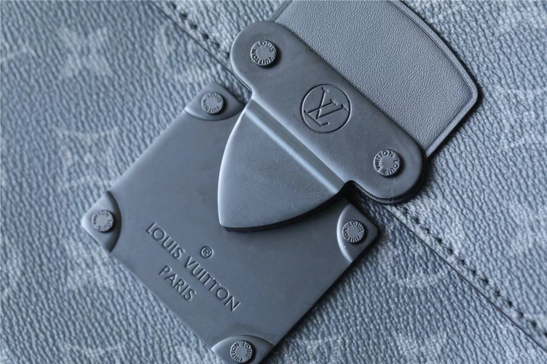 L0vis Vvtt0n S Lock A4 Pouch Taurillon Black For Men, Men’s Bags, Shoulder And Crossbody Bags 10.6in/27cm LV