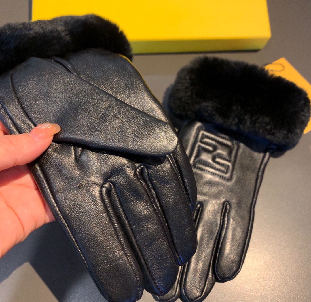 F**di Gloves In Black