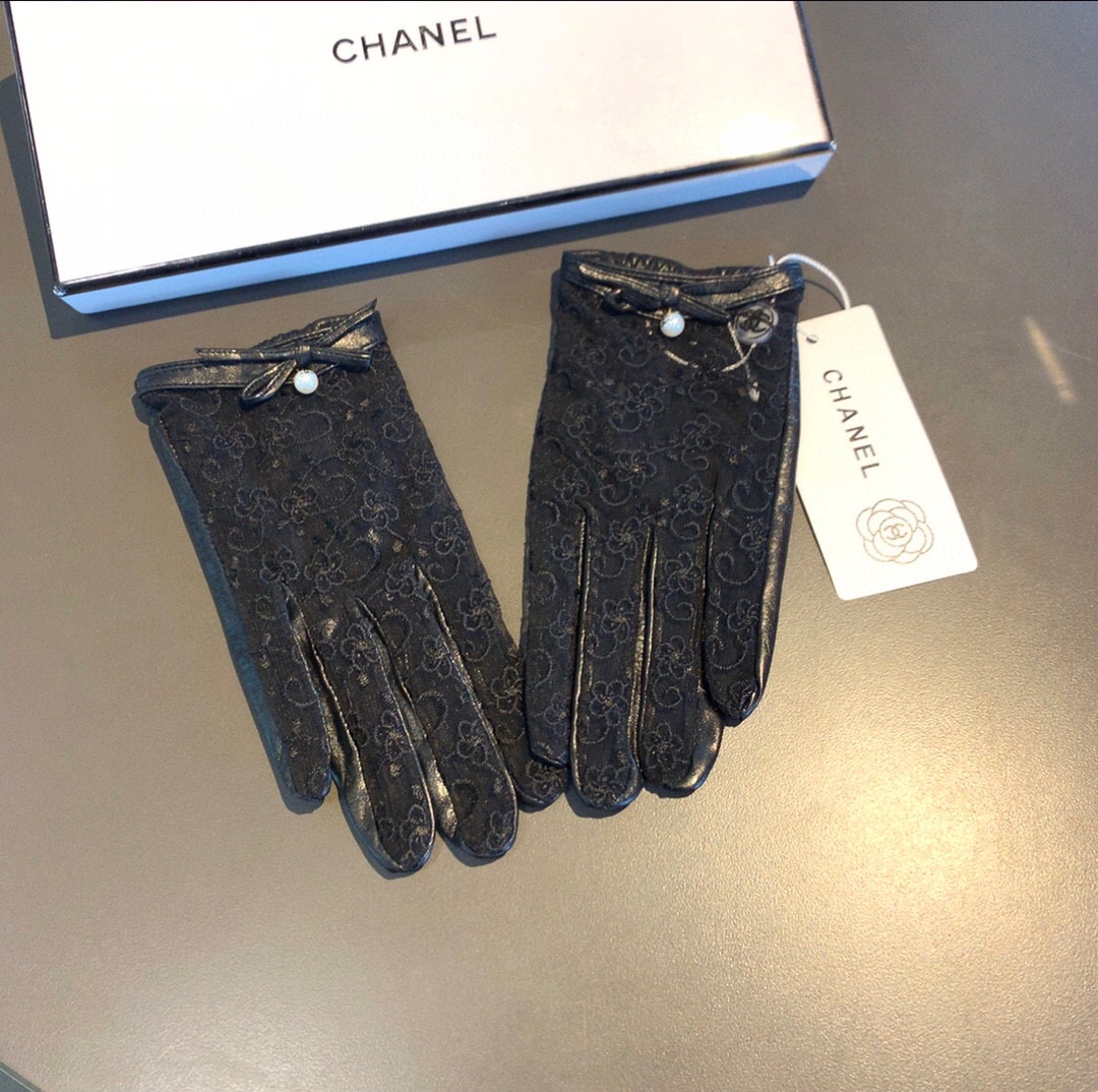Ch**el Gloves In Black