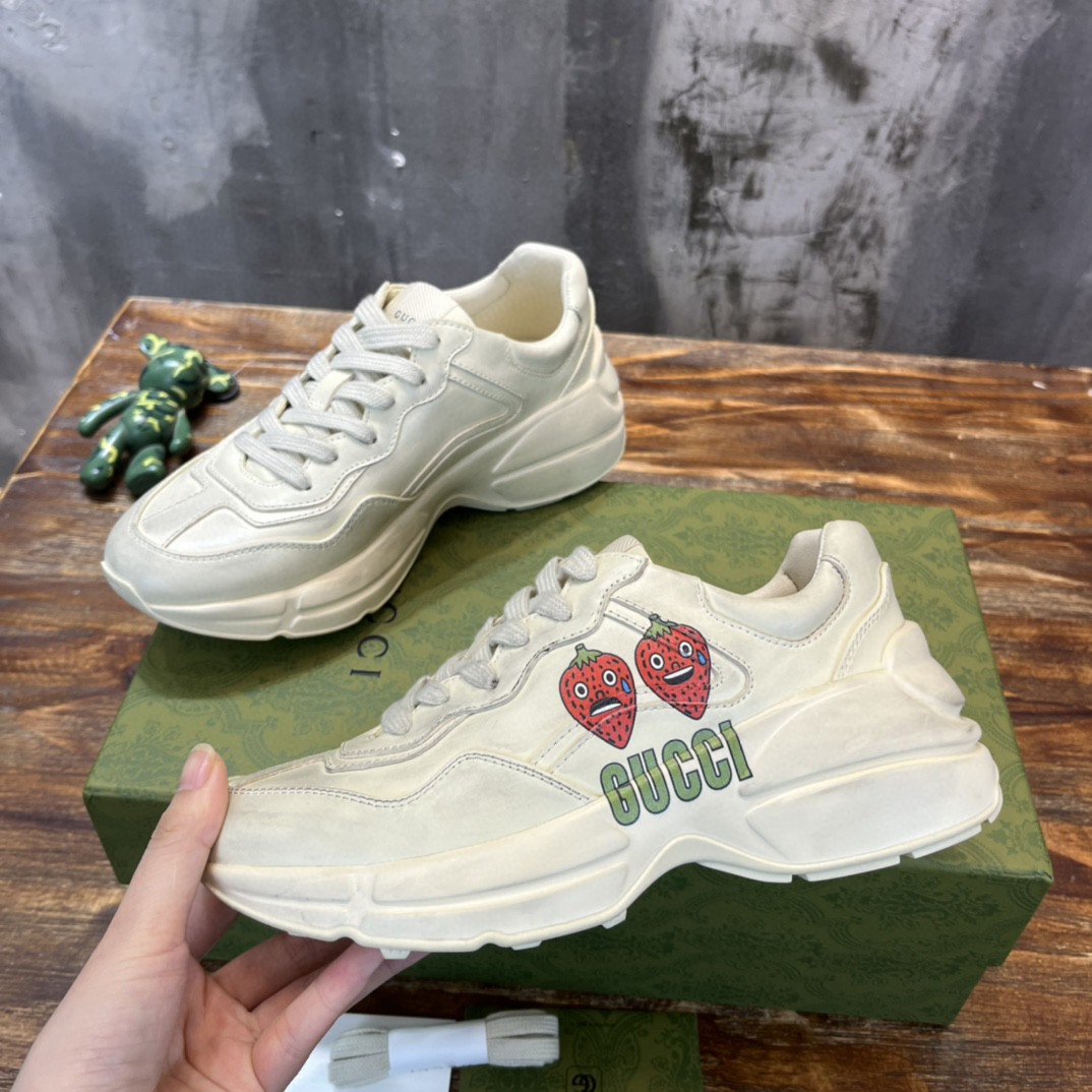 Gvc*1 Men’s Rhyton Sneaker With Strawberry Print Ivory White For Men ‎‎703814 DRW00 9522