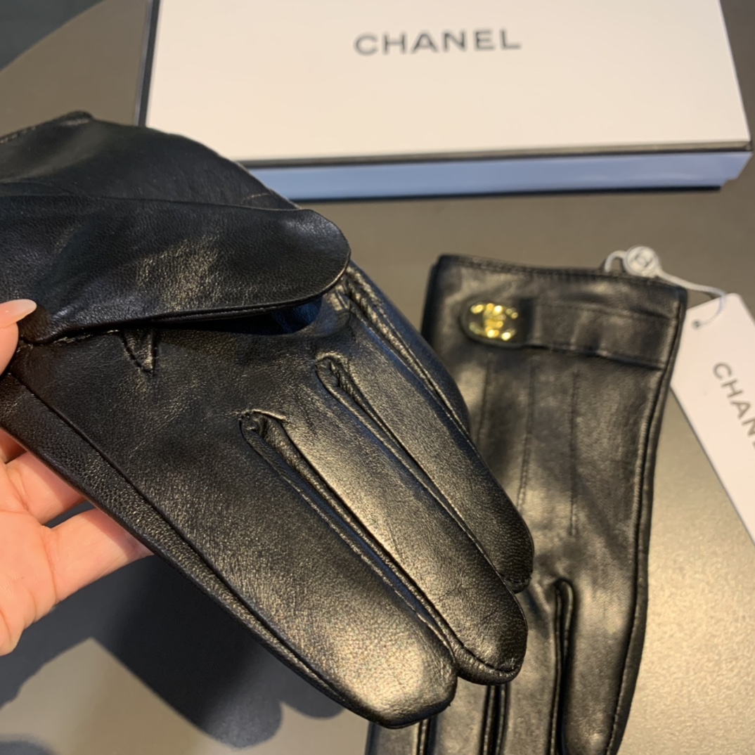 Ch**el Gloves In Black