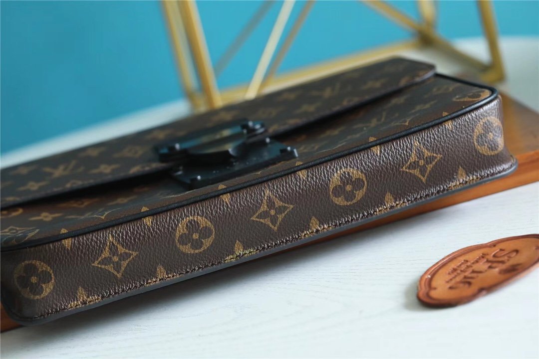 L0vis Vvtt0n S Lock A4 Pouch Monogram Macassar Canvas For Men, Men’s Bags, Shoulder And Crossbody Bags 10.6in/27cm LV M80560