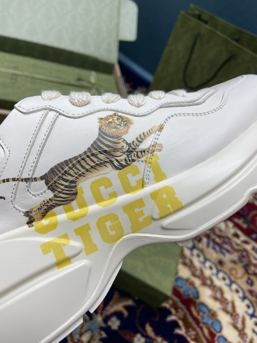 Gvc*1 Men’s Rhyton Sneakers With Gvc*1 Tiger White Ivory For Men 687611 DRW00 9522