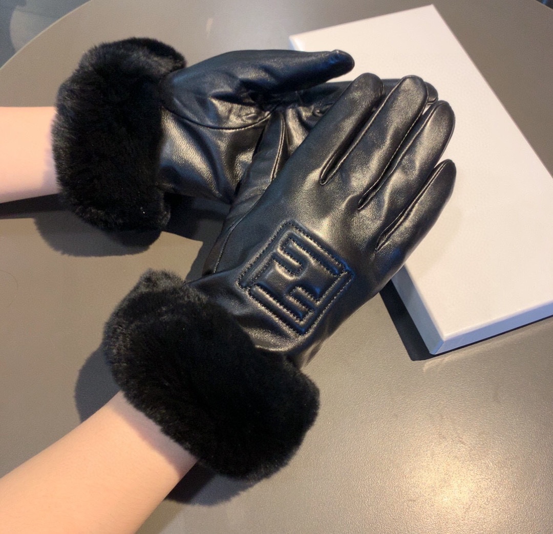 F**di Gloves In Black