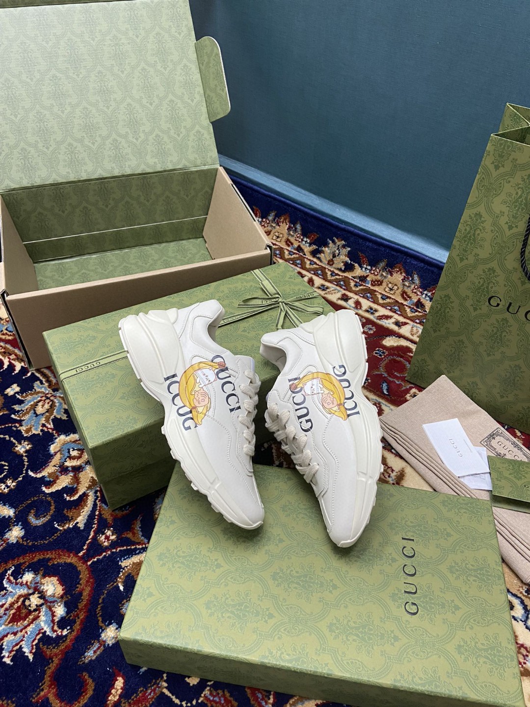 Gvc*1 Men’s Rhyton Sneakers With Bananya White Ivory For Men 659408-2SH00-9522a