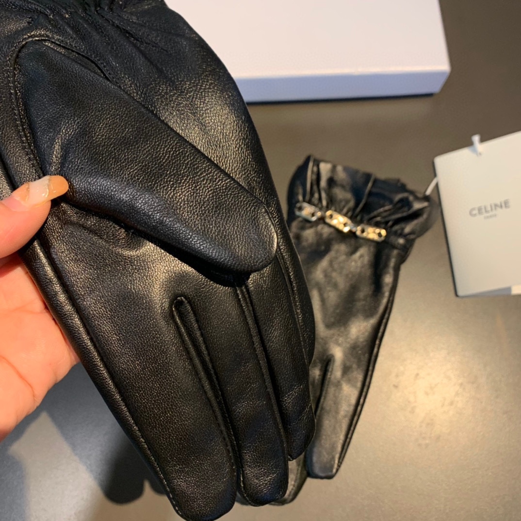 Ce1i*e Triomphe Gloves In Black