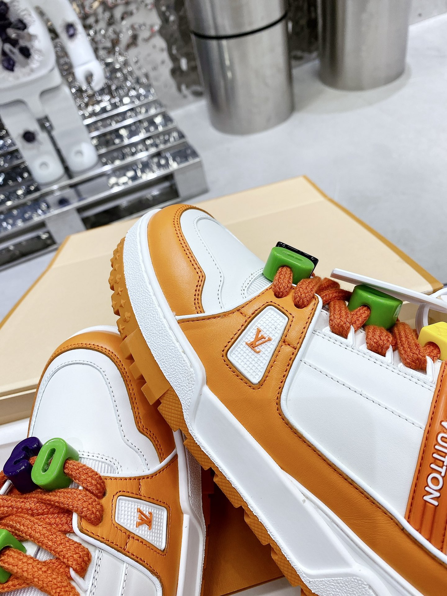 L0vis Vvtt0n LV Trainer Sneaker Orange For Men LV