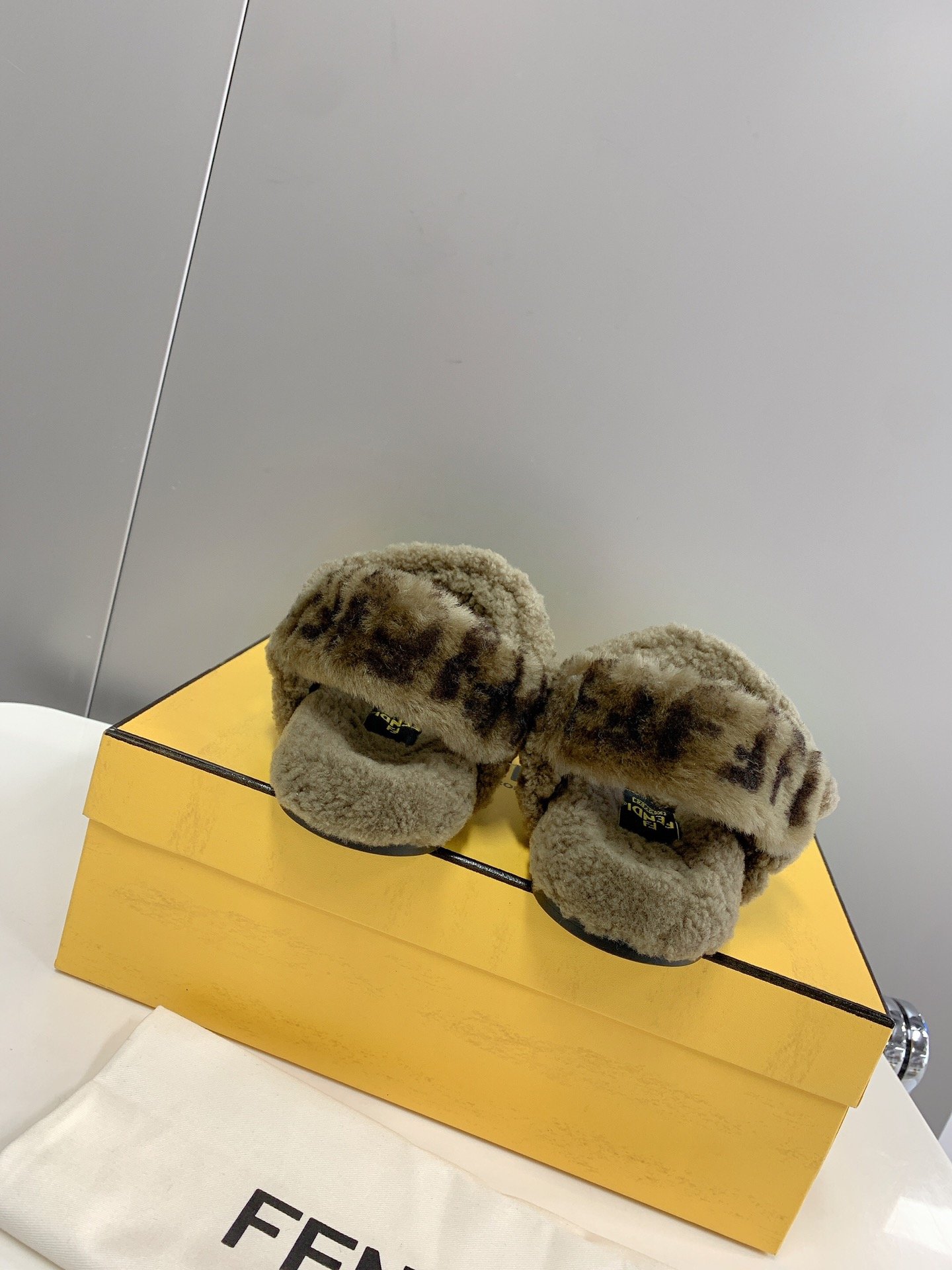 F**di First Shearling Sandal Green For Women