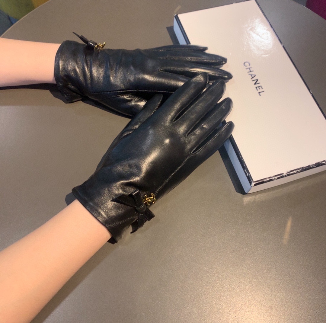 Ch**el Gloves In Black