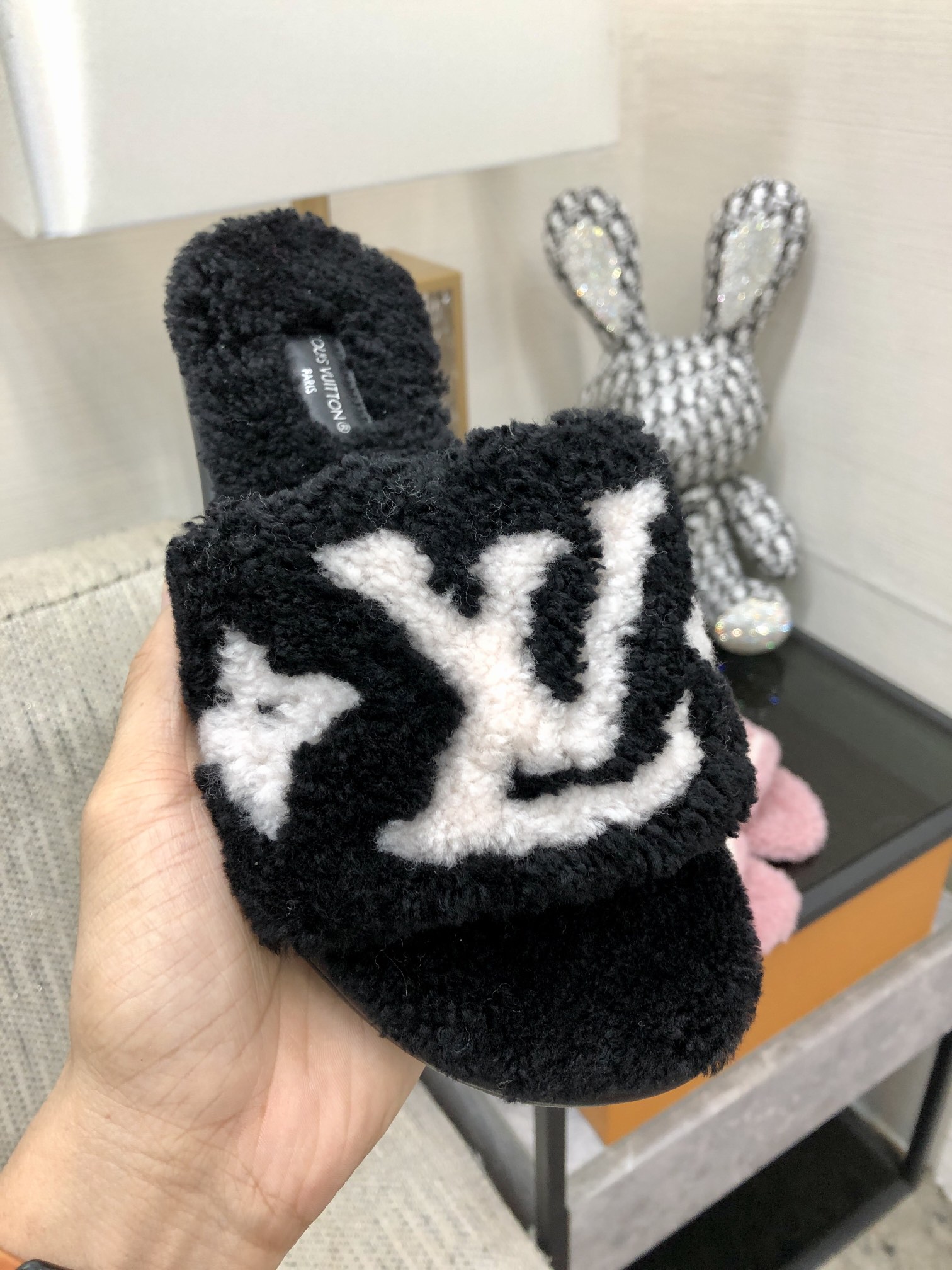 L0vis Vvtt0n Women’s Magnetic Flat Mule Black For Women LV