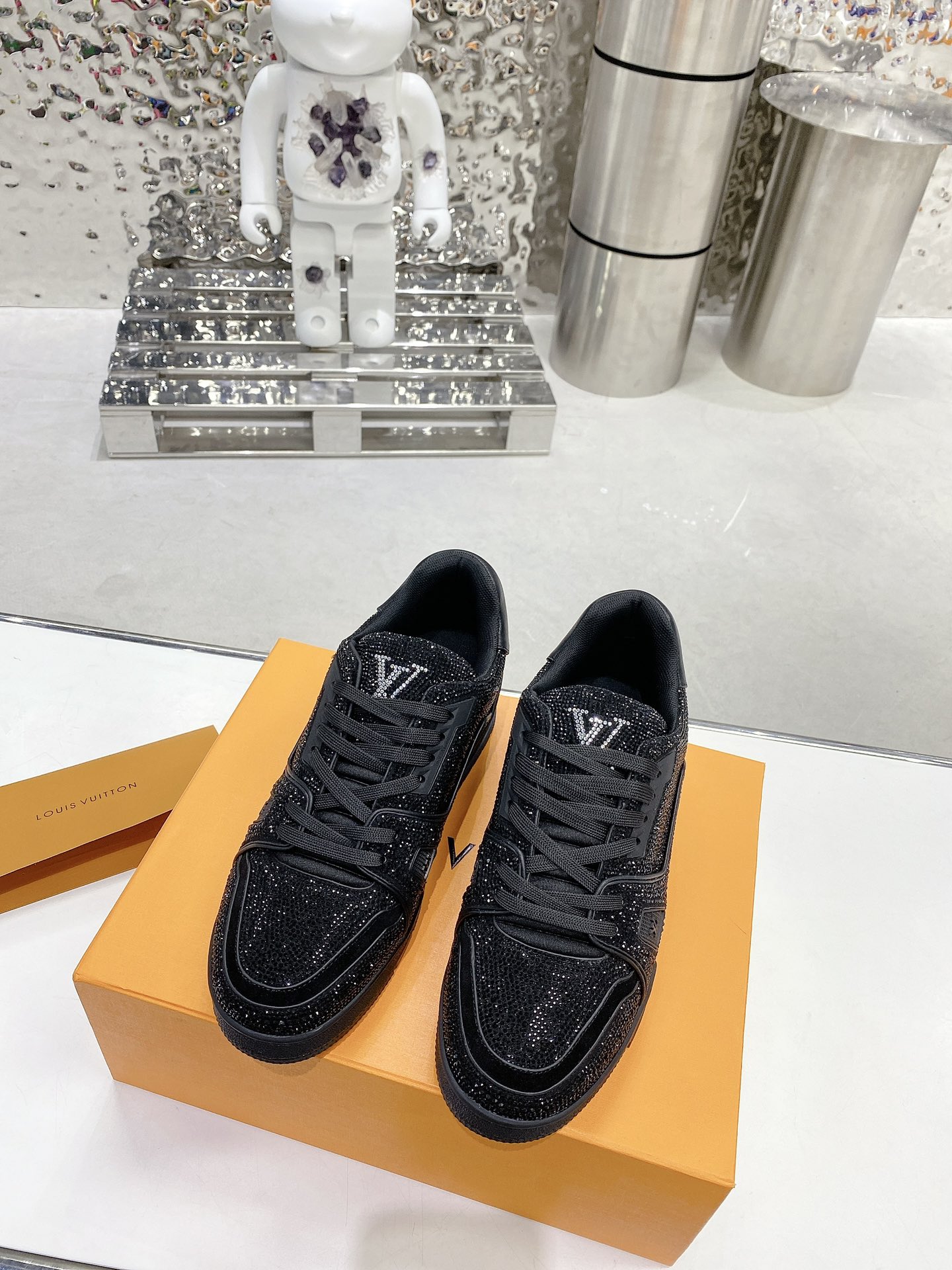 L0vis Vvtt0n Women’s LV Trainers Black For Women LV