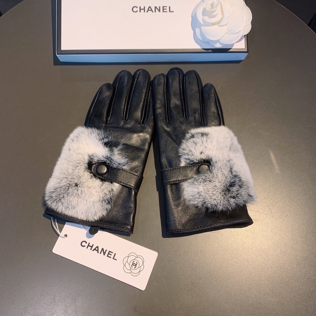 Ch**el Gloves In Black
