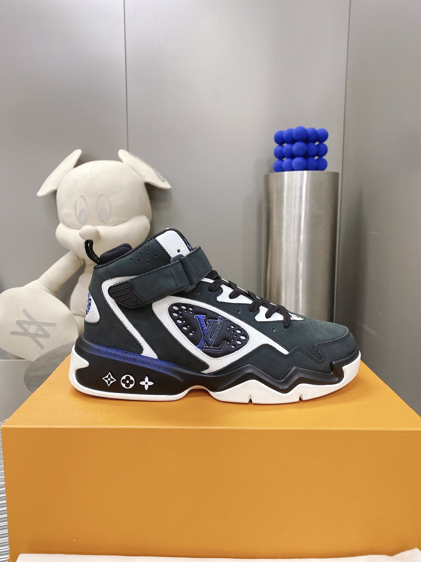 L0vis Vvtt0n Women’s Sneaker LV Trainer 2 Black For Women LV