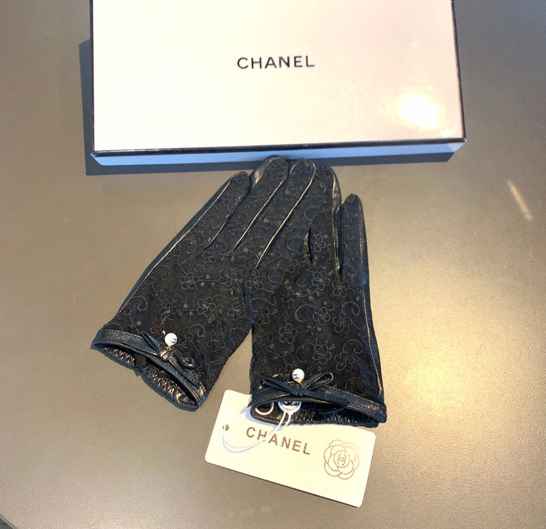 Ch**el Gloves In Black