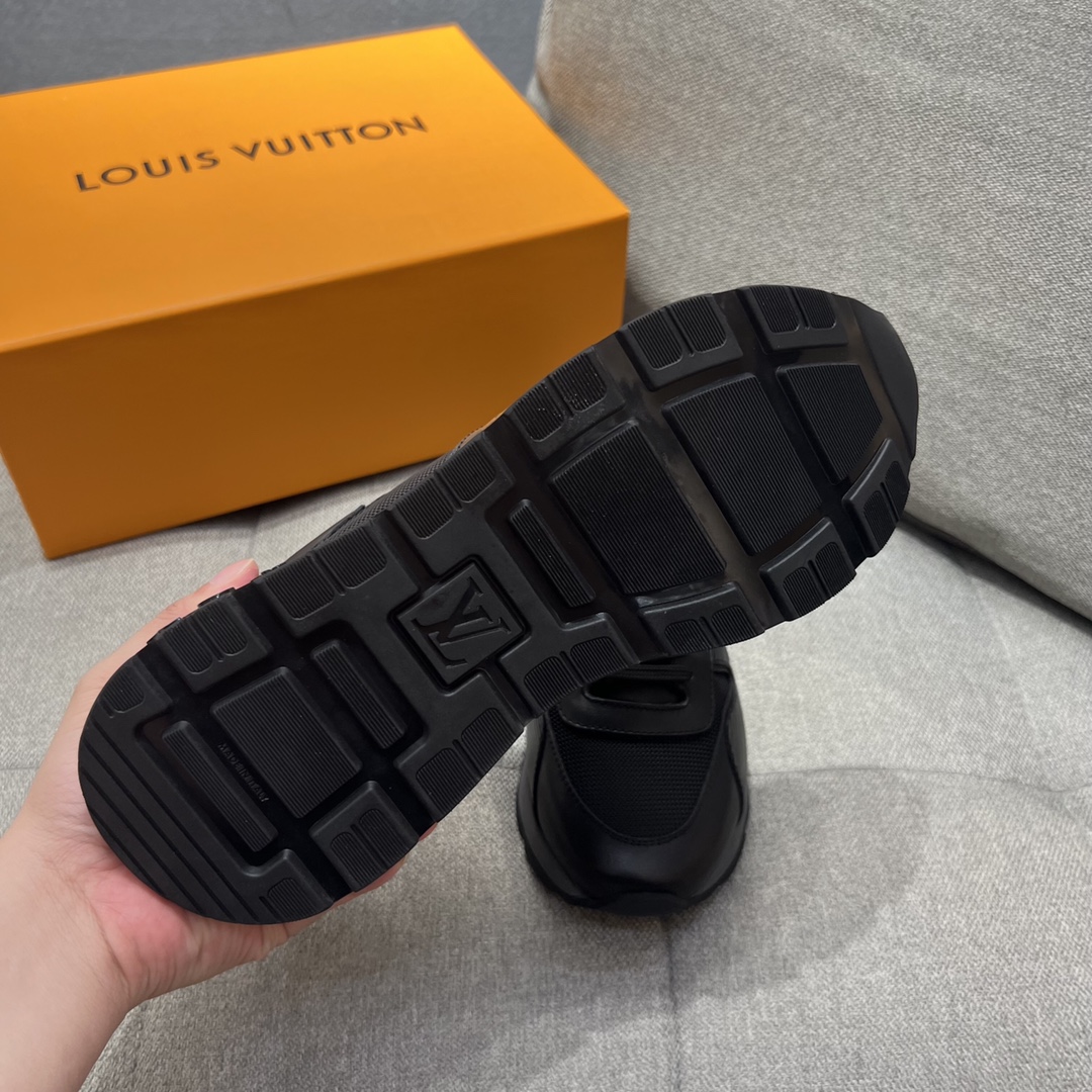L0vis Vvtt0n Run Away Sneaker Black For Men LV