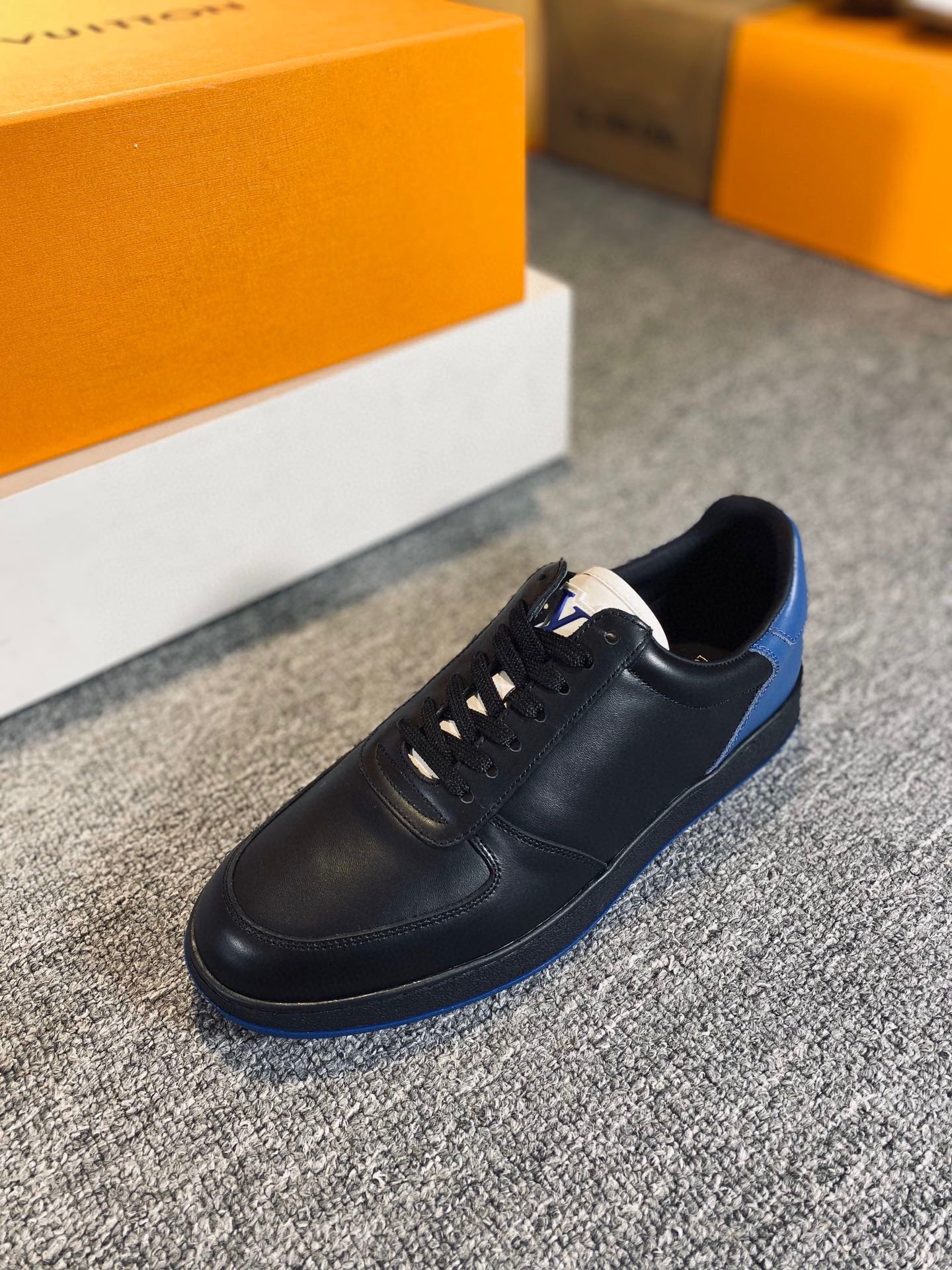 L0vis Vvtt0n Rivoli Sneaker Black For Men LV