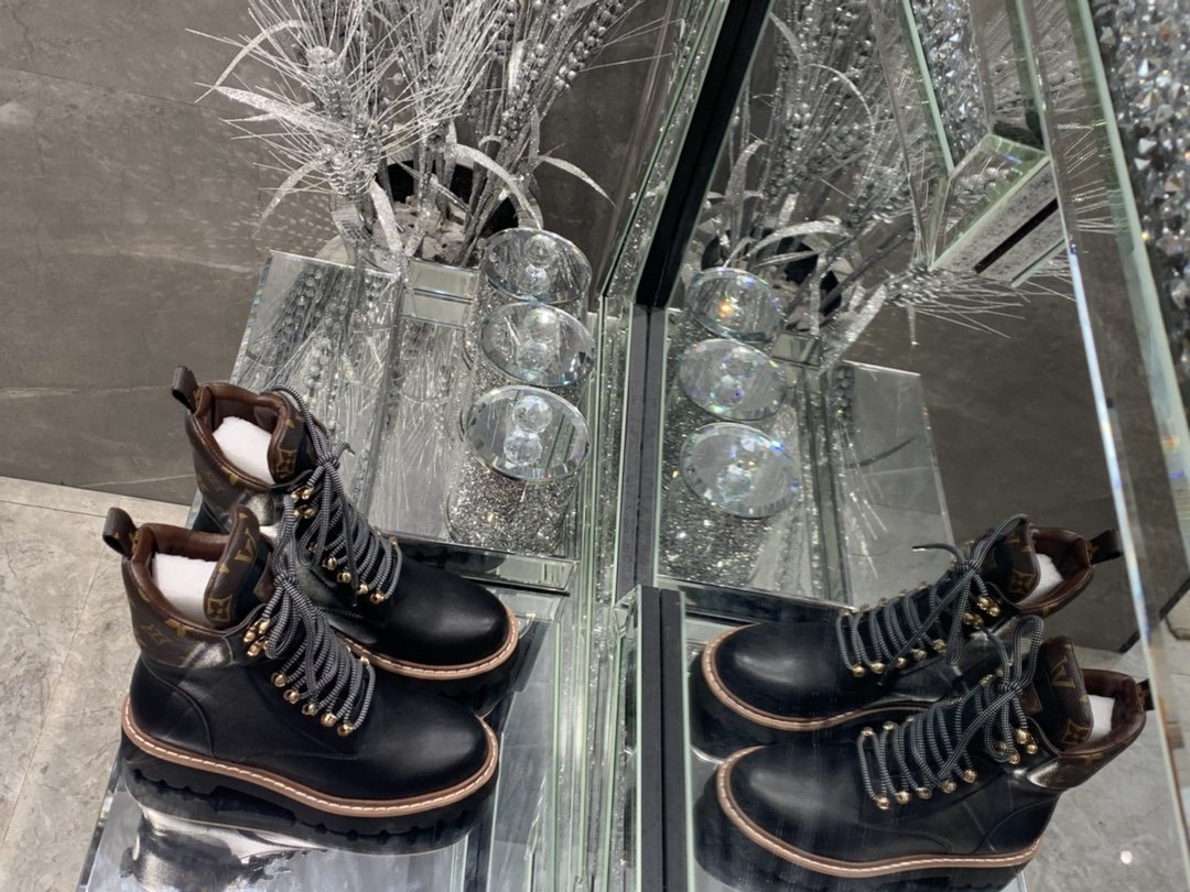 L0vis Vvtt0n Women’s Territory Flat Military Boots Black For Women LV 1A958N