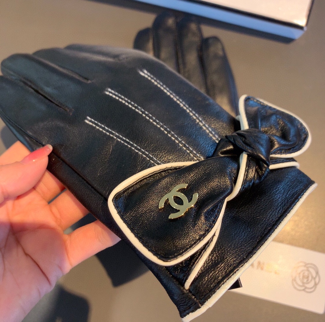 Ch**el Gloves In Black