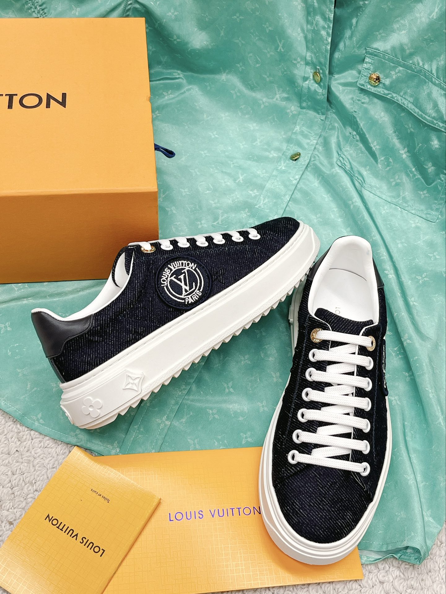 L0vis Vvtt0n Women’s Time Out Sneaker Blue For Women LV 1AADMG