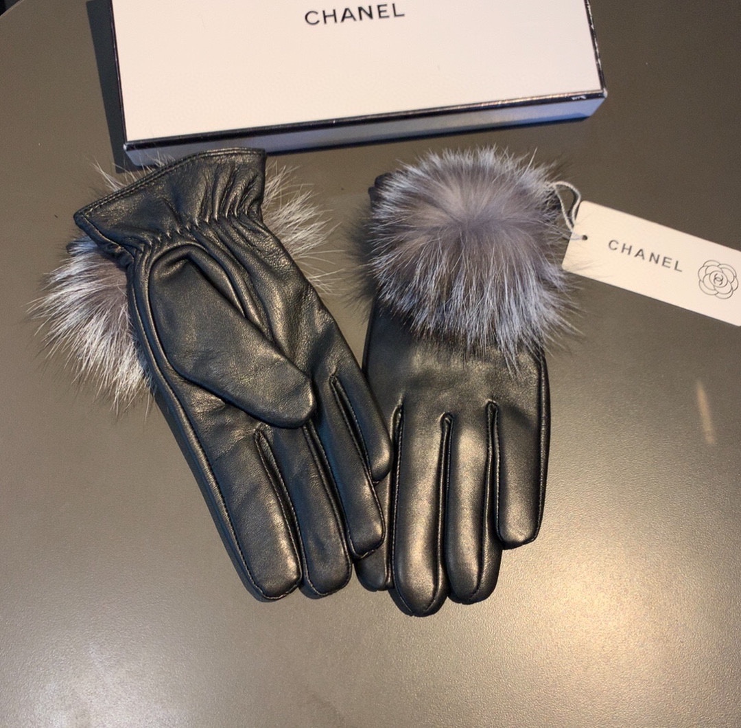 Ch**el Gloves In Black
