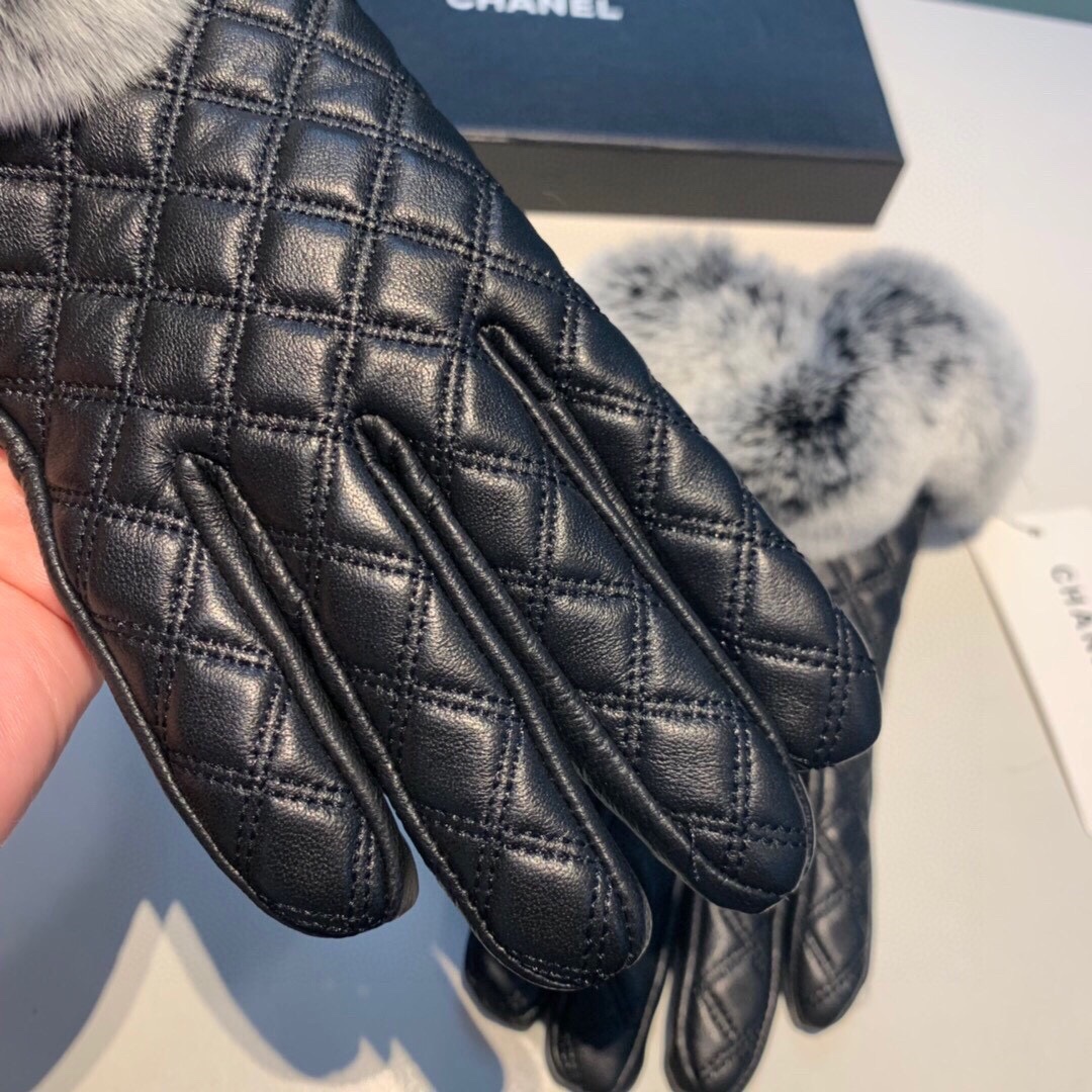 Ch**el Gloves In Black