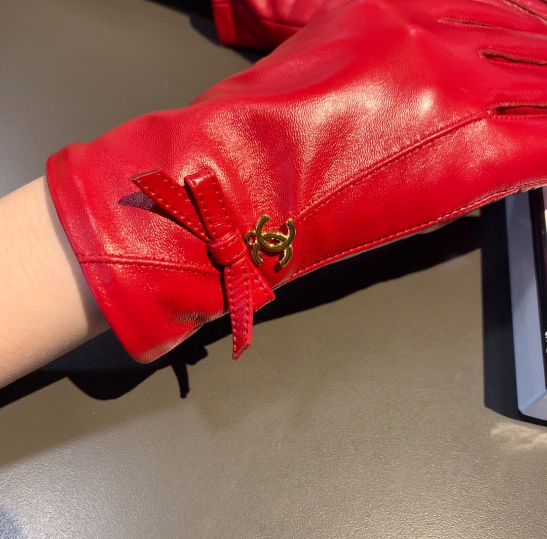 Ch**el Gloves In Red