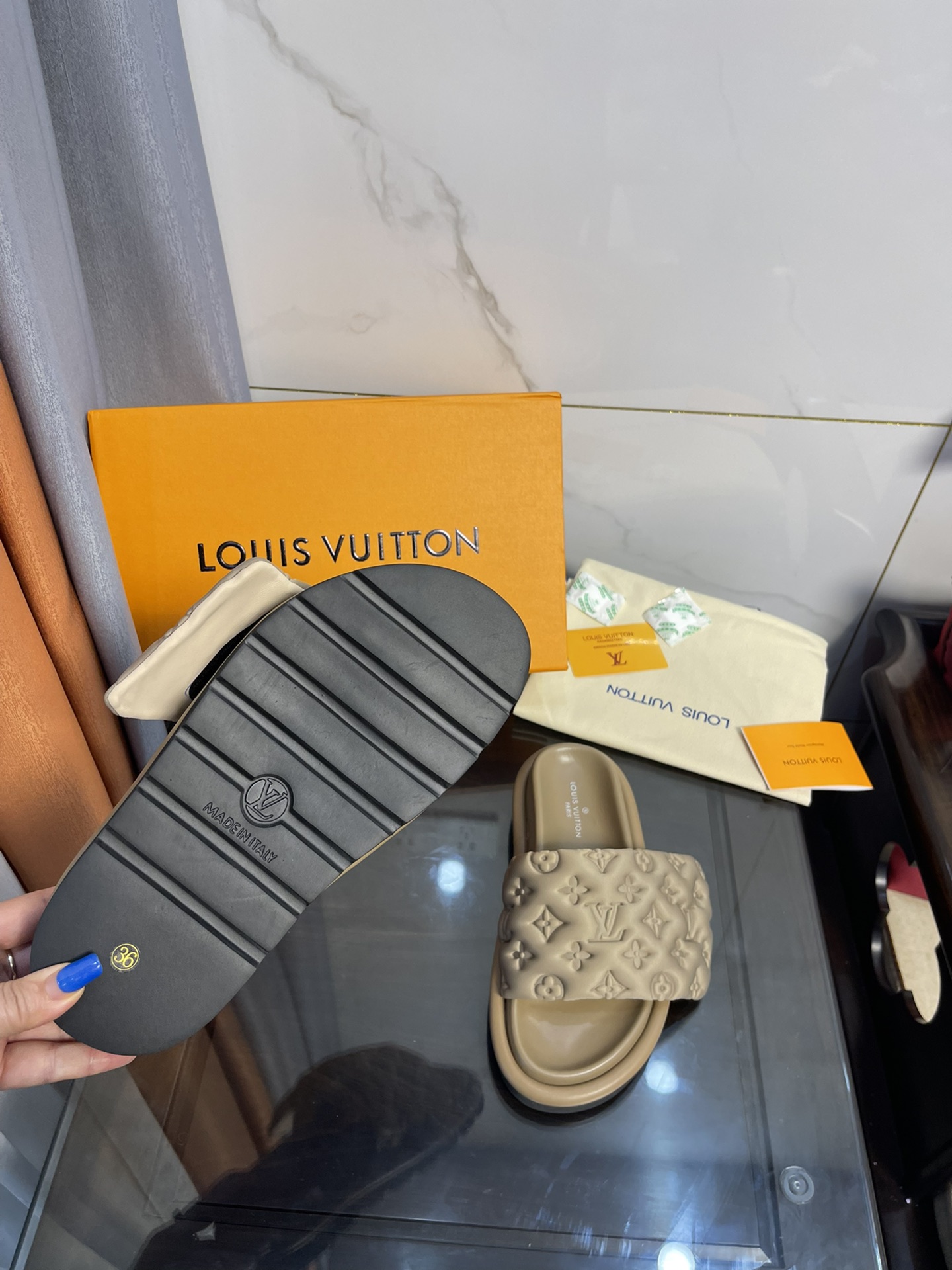 L0vis Vvtt0n Women’s Pool Pillow Comfort Flat Mule Brown For Women LV