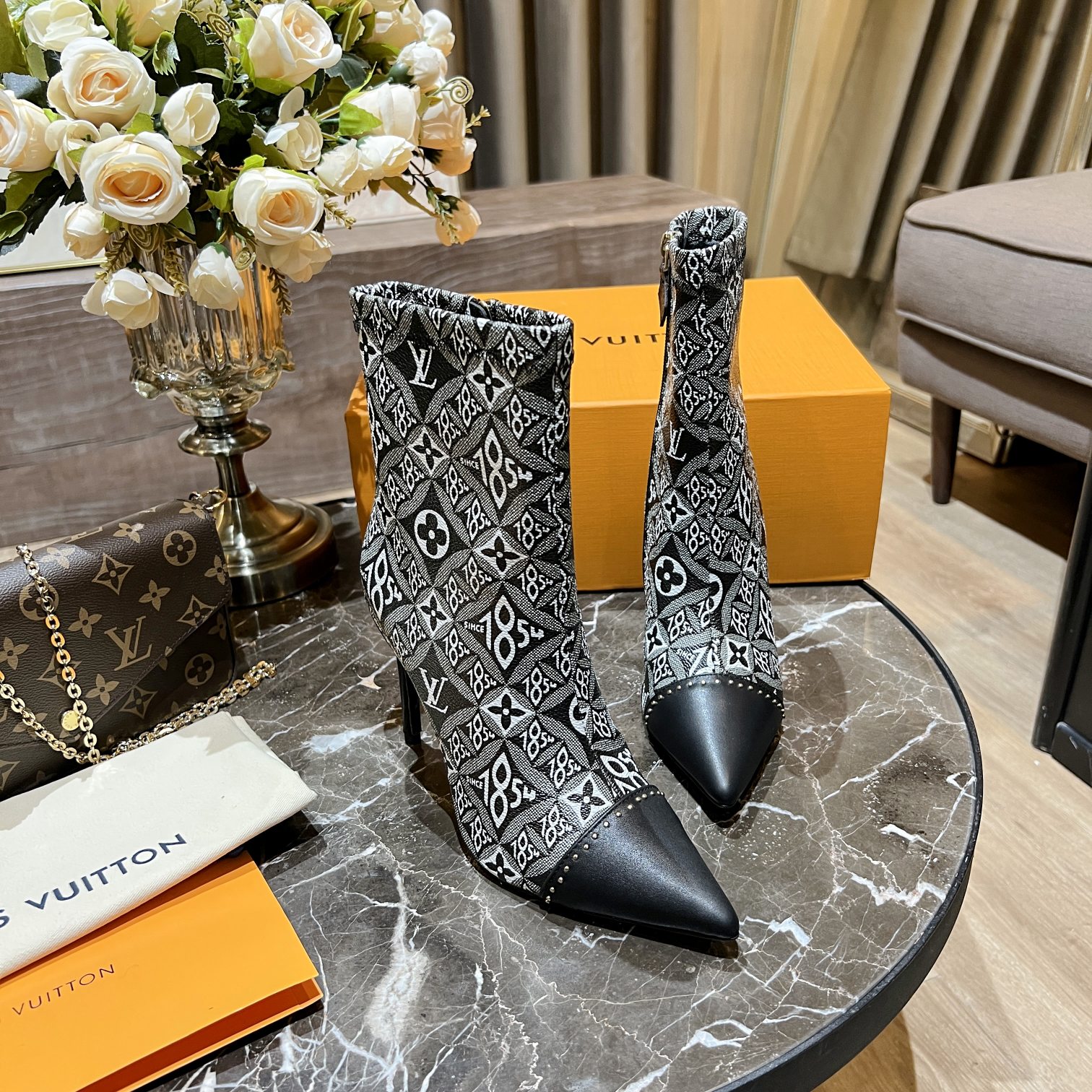 L0vis Vvtt0n Women’s Cherie Ankle Boots White Women LV