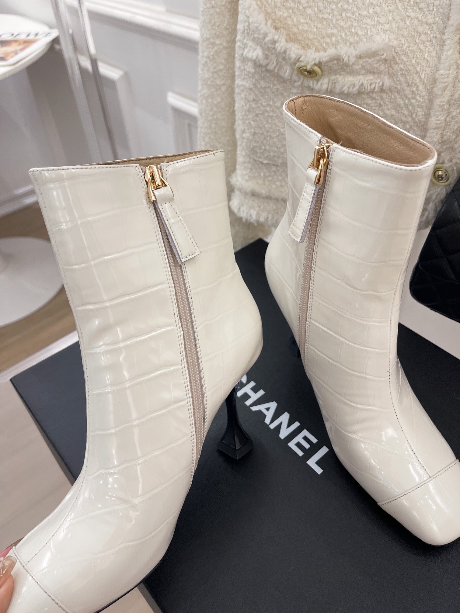 Ch**el Women’s Short Boots White For Women