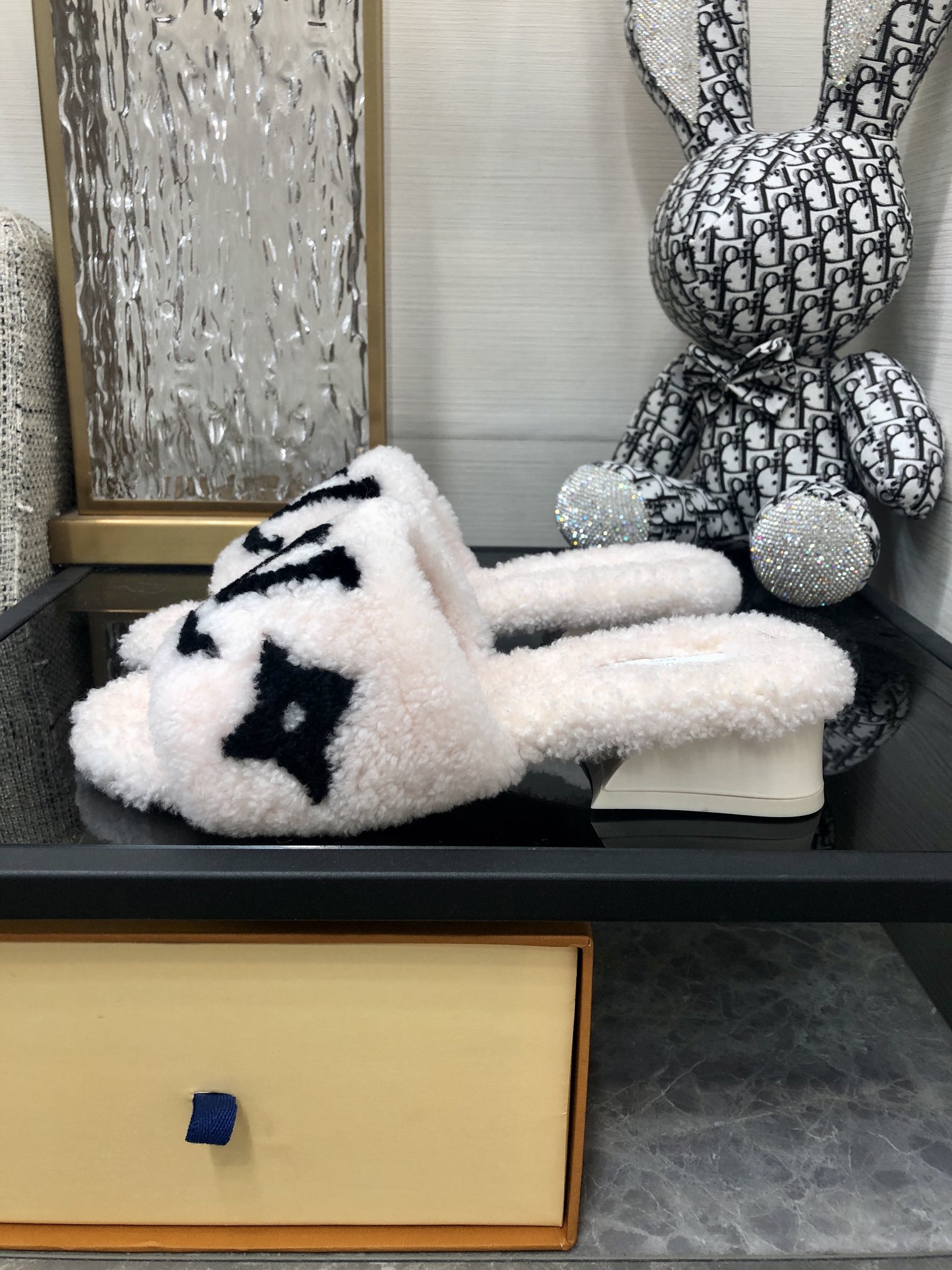 L0vis Vvtt0n Women’s Magnetic Mule White For Women LV