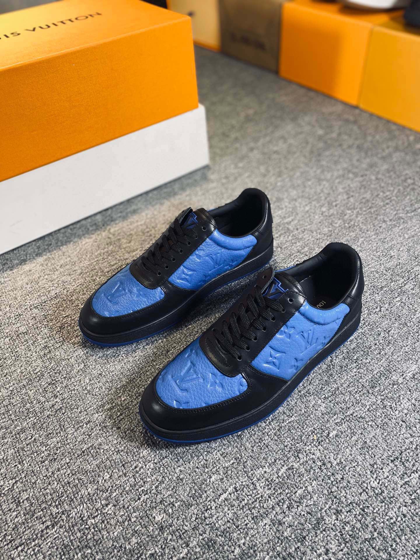 L0vis Vvtt0n Rivoli Sneaker Blue For Men LV