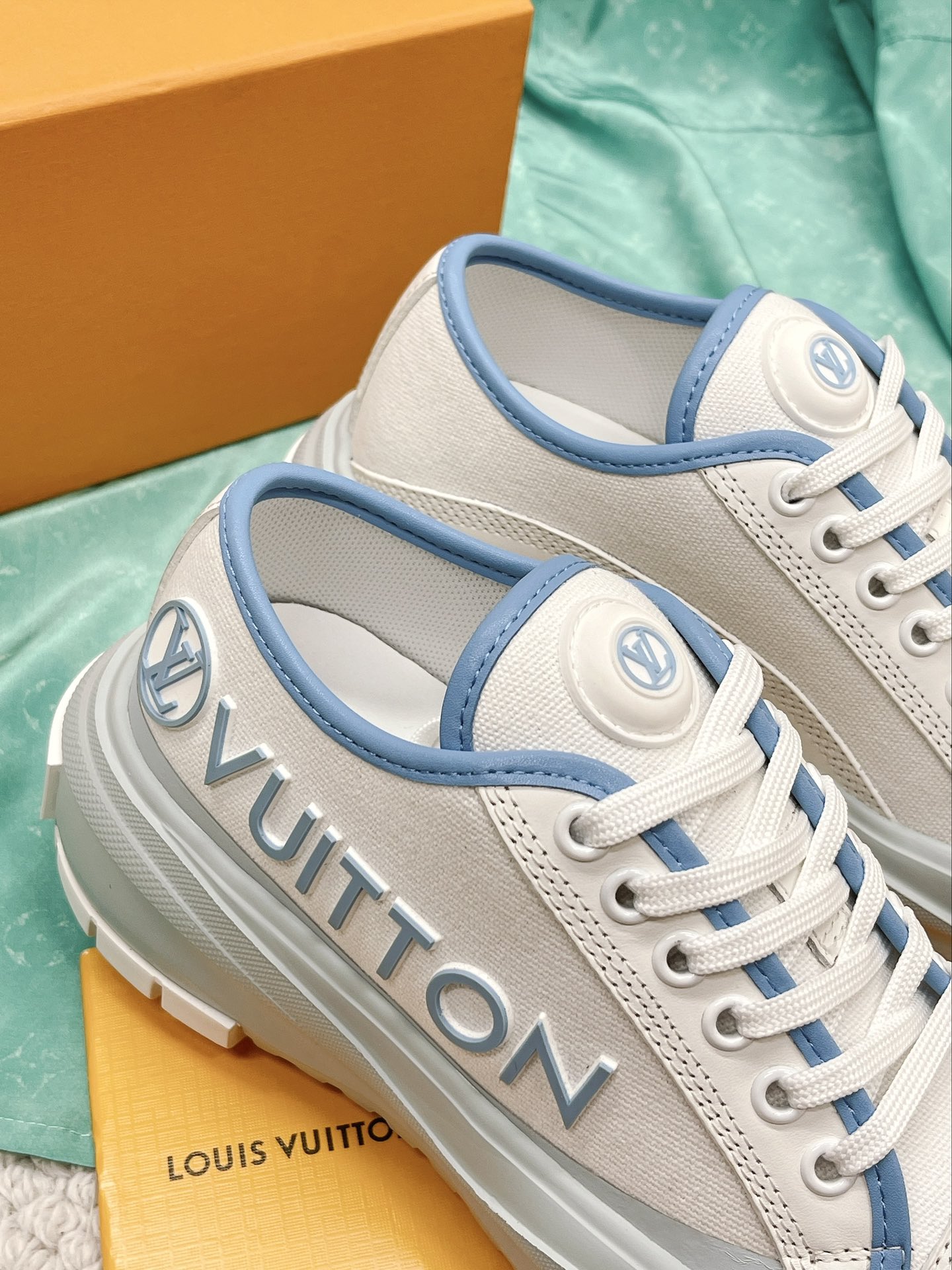 L0vis Vvtt0n Women’s LV Squad Sneaker Blue For Women LV