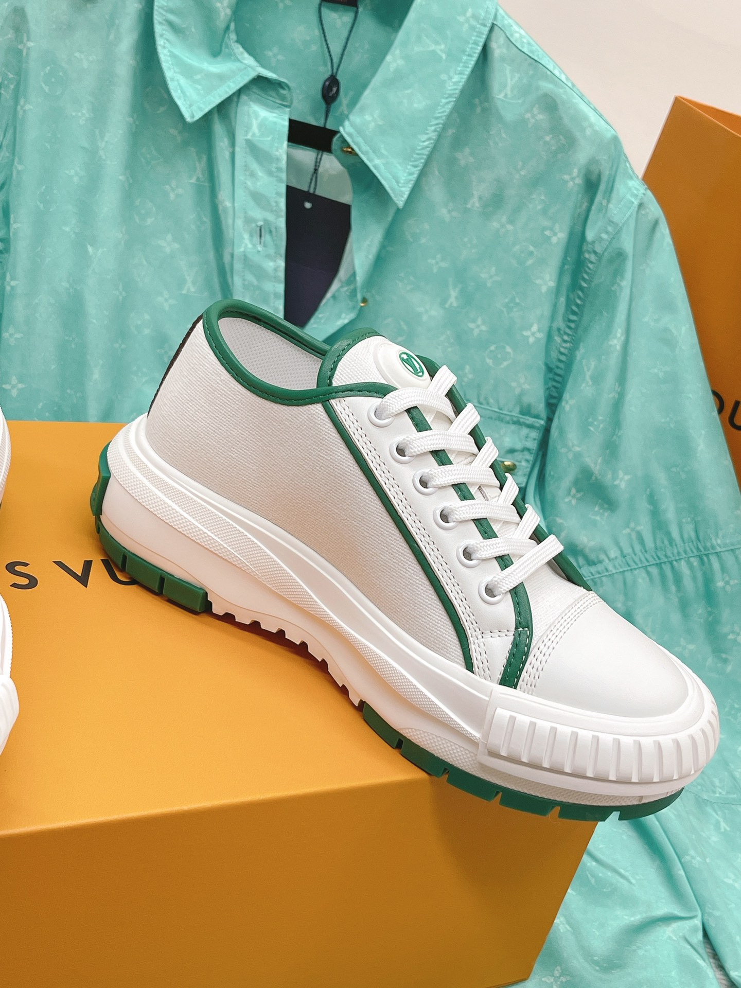 L0vis Vvtt0n Women’s LV Squad Sneaker Green For Women LV