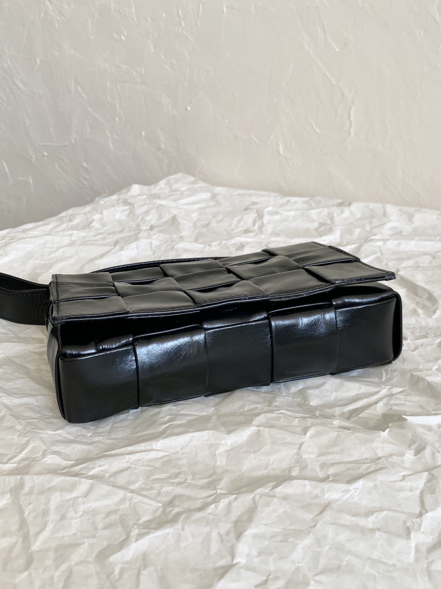 B0tt*ga Ven*ta Padded Cassette Belt Bag Black, For Women, Women’s Bags 7in/18cm 710075VCQR18425