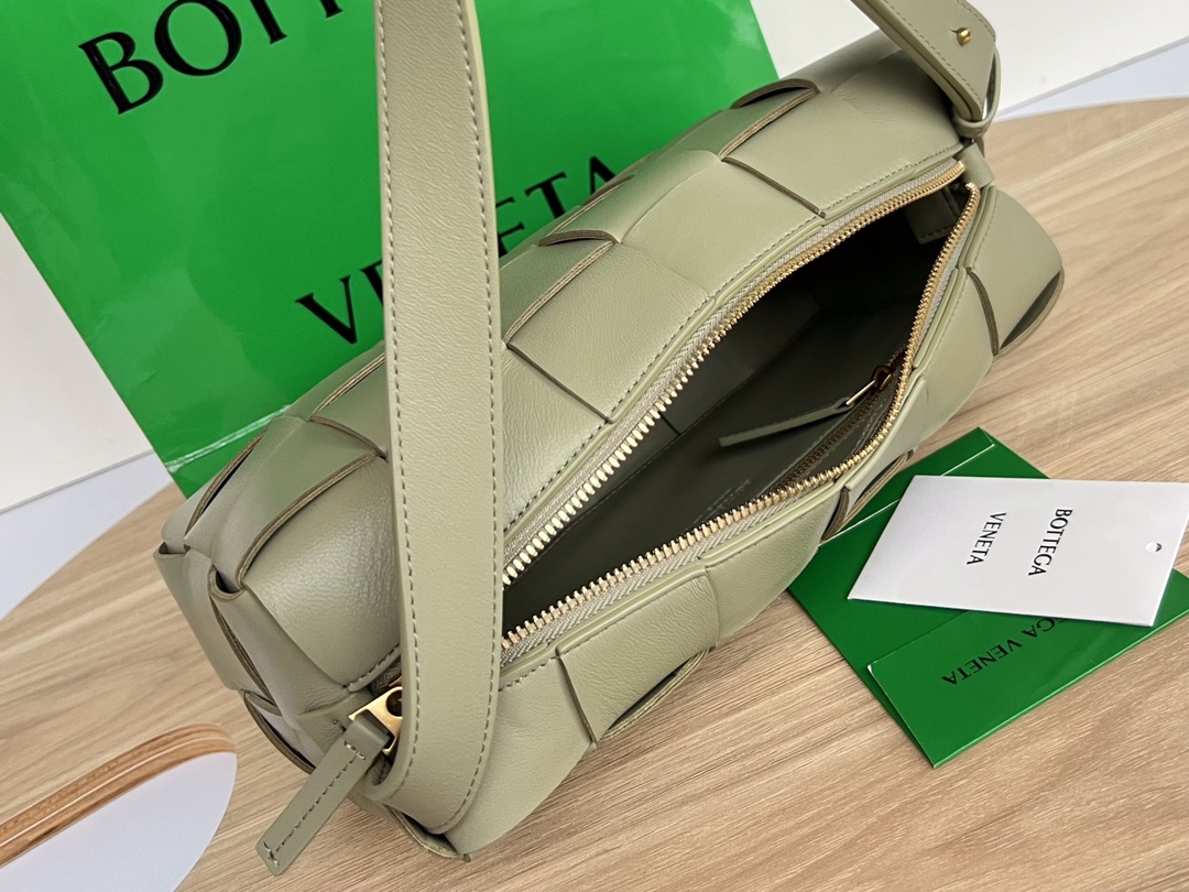 B0tt*ga Ven*ta Brick Cassette Beige, For Women, Women’s Bags 11in/28cm