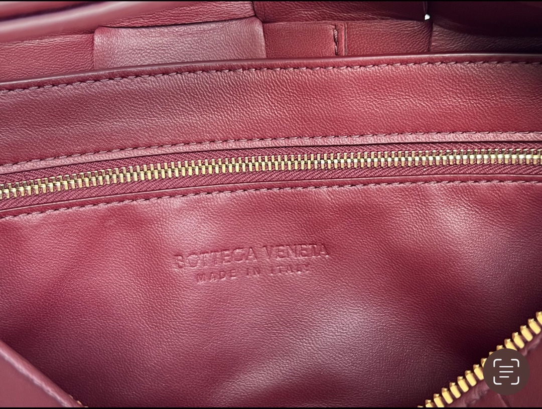 B0tt*ga Ven*ta Brick Cassette Red, For Women, Women’s Bags 11in/28cm